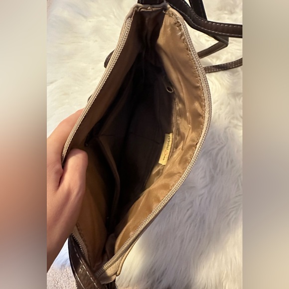 Good size crossbody purse. In good condition. Only used once. Pretty tan color. - Picture 3 of 4
